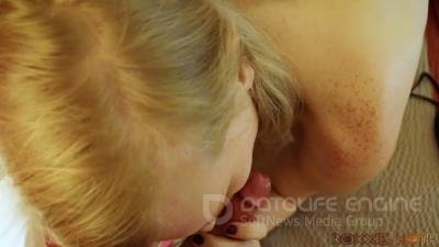 Nicole Knight - Roxxie Moth and Nicole Knight Fuck Hard [FullHD 1080P]